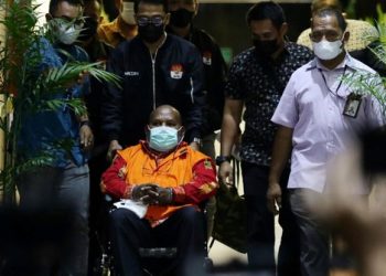 Untuk Mengamankan Uang, Menurut KPK Lukas Enembe Utus Tukang Pangkas ke Singapura