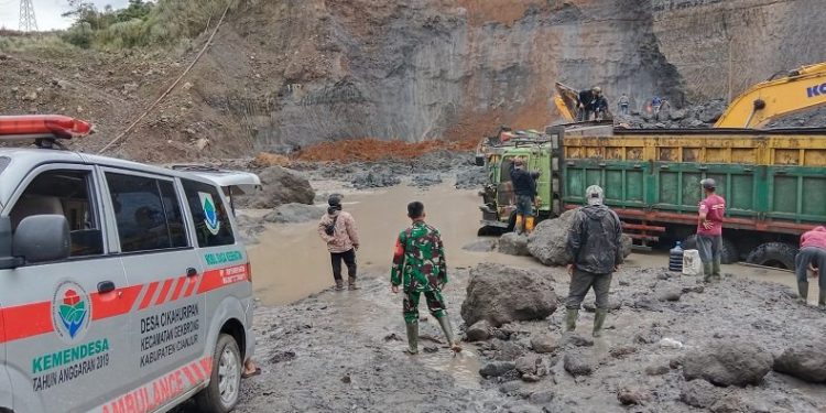 Tiga Orang Penambang Pasir di Cianjur Tewas Tertimbun Longsor