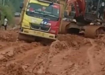 Jalan Rusak Akibat Truk TBS dan Bikin Kecelakaan, Forum Kades Lapor Bupati Inhu