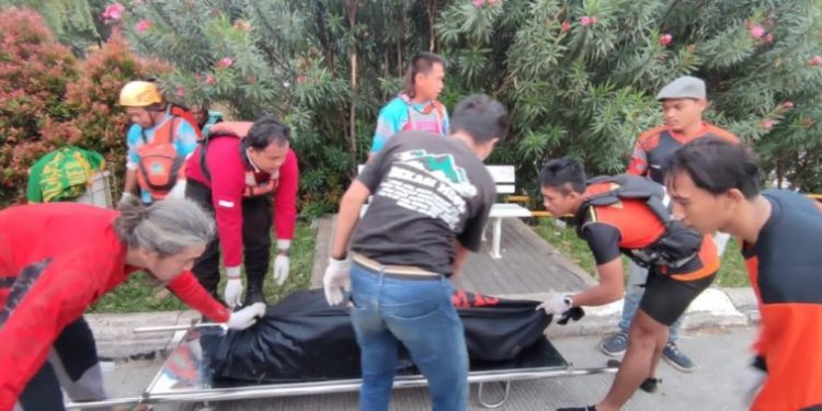 Ceburkan Diri ke Danau Apartemen Bekasi, Pria Tanpa Indentitas Ditemukan Tewas
