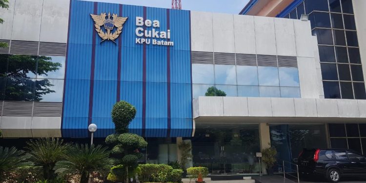Bea Cukai Batam Musnahkan Barang Bekas Impor Senilai Rp17 Miliar