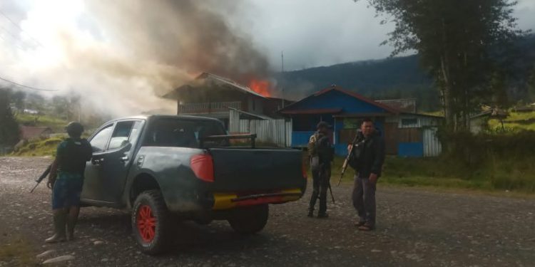 5 Bangunan Bekas Mess Karyawan PT Unggul di Puncak Dibakar