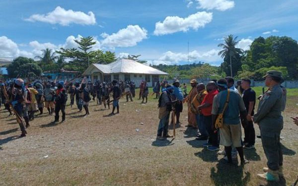 21 Rumah Dibakar, 8 Orang Terkena Panah Akibat Pertikaian di Nabire