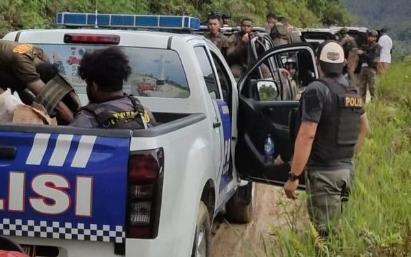 Markas KKB di Yapen Digerebek, Polisi Temukan Banyak Barang Bukti