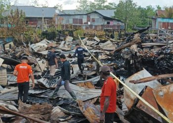 Olah TKP Kebakaran Ruko di Asmat, Polisi Ambil Sampel Bangunan