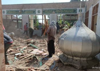 Diduga Tak Kuat Menahan Beban, Kubah Masjid di Pamijahan Ambruk