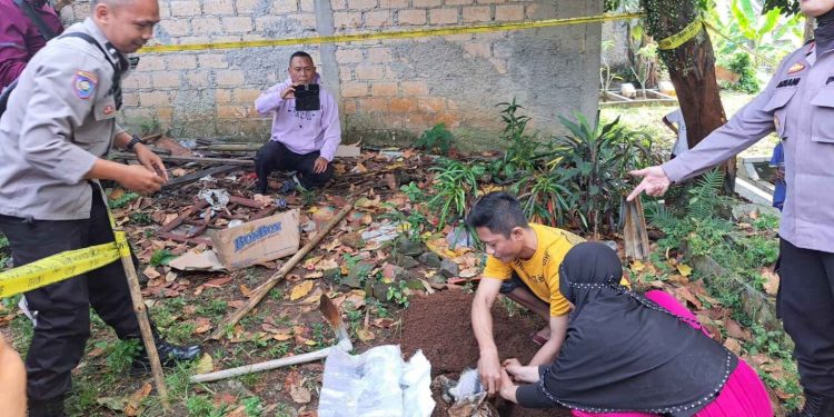 Kuburan Misterius di Sukaresmi Bikin Geger Warga, Ternyata Ini Isinya