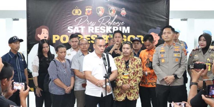Polres Bogor Gelar Perkara Kasus Tertembaknya Anggota Densus, Orang Tua Korban Beri Apresiasi