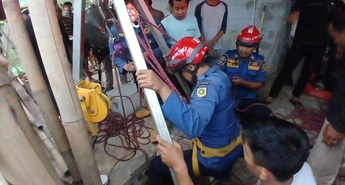 Warga di Bogor Terjebak Saat Gali Sumur, Damkar Evakuasi