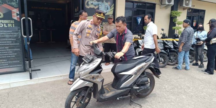 Motor Hilang Saat Salat Jumat, Warga Temukan Motornya di Kantor Polisi