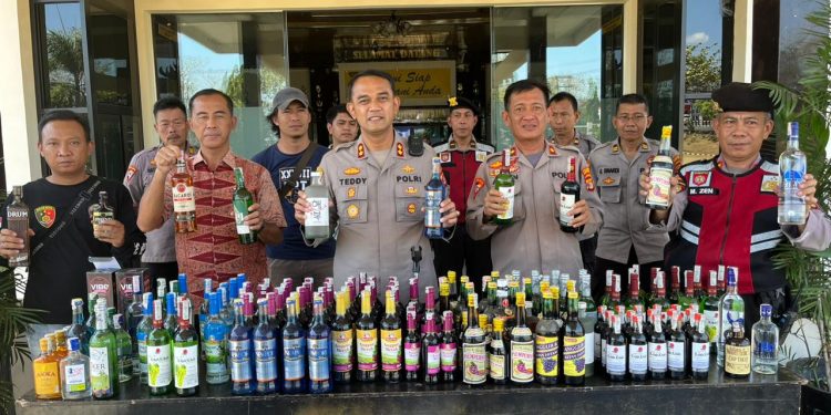 Hasil Operasi Miras, Polres Lampung Utara Amankan Ratus Botol Miras Berbagai Merek