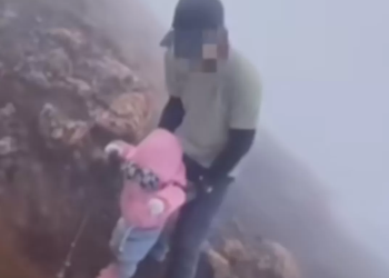 Video Viral Balita Ikut Mendaki Gunung Kerinci, Warganet Geram!