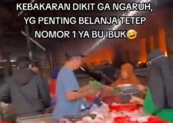 Ibu-Ibu Belanja Saat Kebakaran Pasar Leuwiliang Viral di Sosmed, Warganet: Dapur Ibu Juga Harus Ngebul