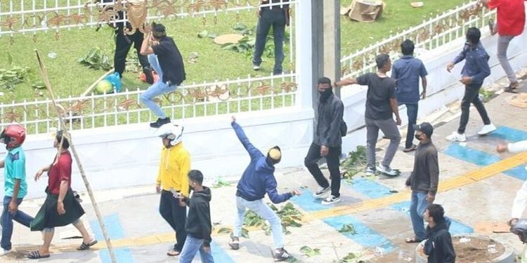 Polisi Tetapkan 34 Tersangka Kericuhan Demo Kantor BP Batam