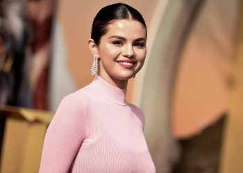 Tangan Selena Gomez Patah, Gaun Panjang Jadi Penyebabnya