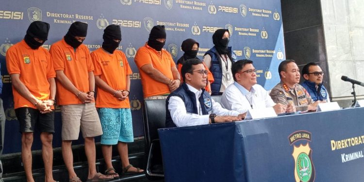 Polda Metro Jaya Bekuk Lima Tersangka Rumah Produksi Film Porno