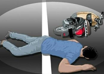 Pemotor Bersimbah Darah Setelah Tabrak Tiang Listrik di Depan Restoran